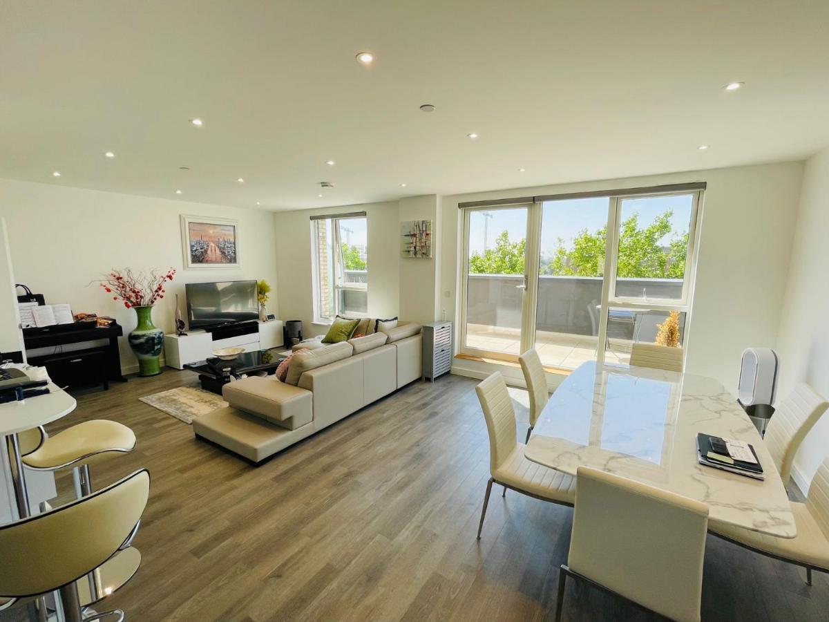 Modern Penthouse Flat With Free Indoor Parking Apartment London Ngoại thất bức ảnh