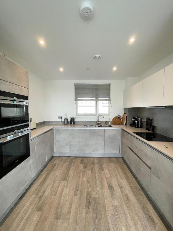 Modern Penthouse Flat With Free Indoor Parking Apartment London Ngoại thất bức ảnh