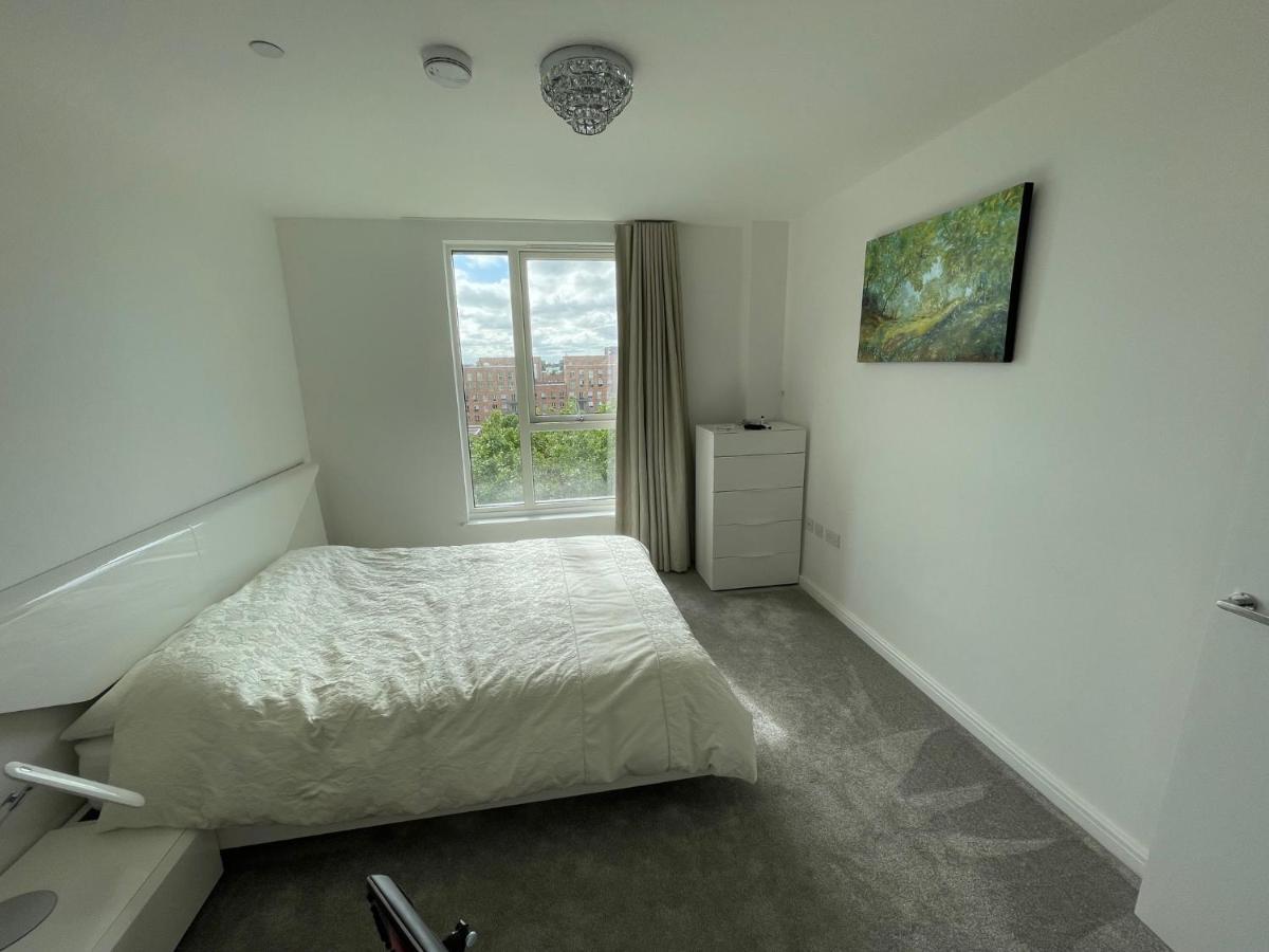 Modern Penthouse Flat With Free Indoor Parking Apartment London Ngoại thất bức ảnh