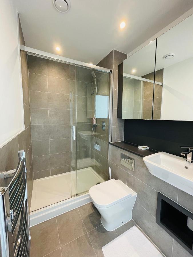Modern Penthouse Flat With Free Indoor Parking Apartment London Ngoại thất bức ảnh